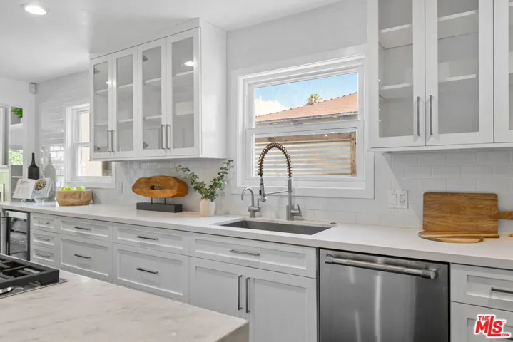 4460 Stansbury Avenue, Sherman Oaks, California 91423