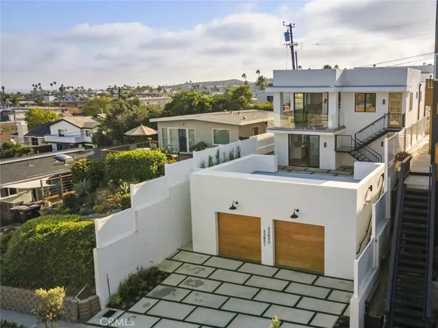 Beautiful Modern brand new home
