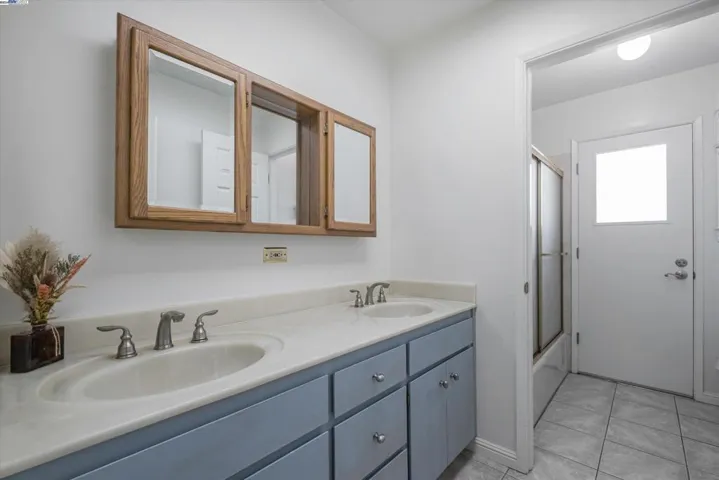 42182 Camino Santa Barbara, Fremont, California 94539