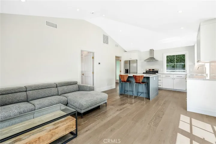 1135 Vista Del Valle Road, La Canada Flintridge, California 91011