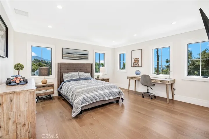 1135 Vista Del Valle Road, La Canada Flintridge, California 91011