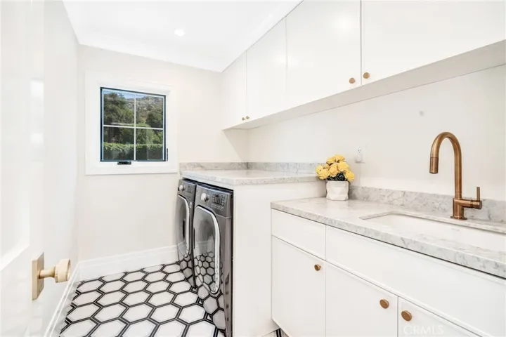 1135 Vista Del Valle Road, La Canada Flintridge, California 91011