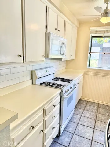 Gas Range, Micro & Exhaust!
