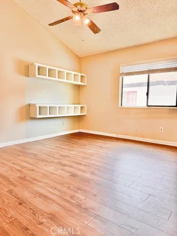 Large Secondary Bedroom!