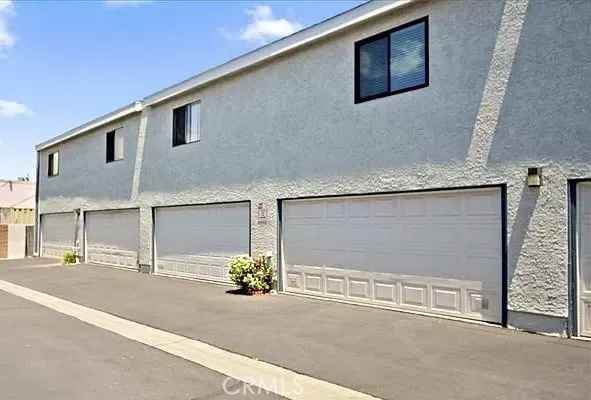 Wide, Clean Driveway to Garage!
