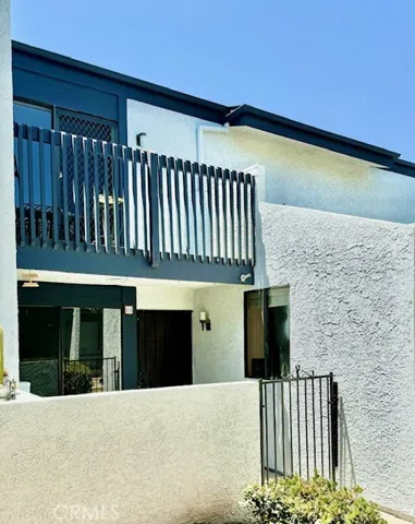 Great 2-Story Unit in lovely complex!
