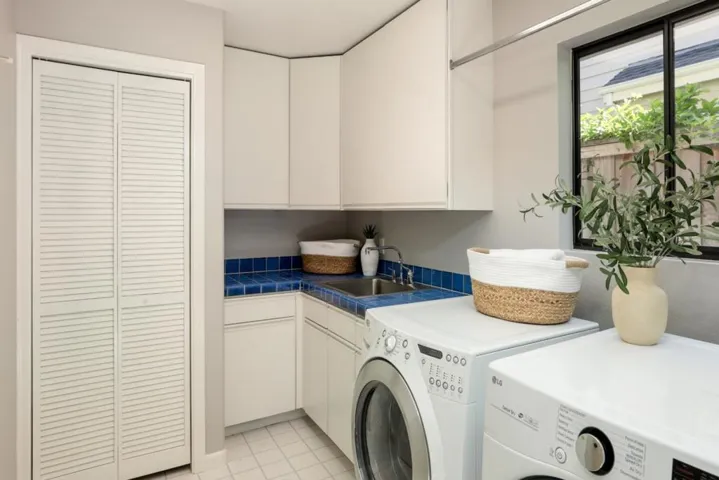 3242 South Court, Palo Alto, California 94306