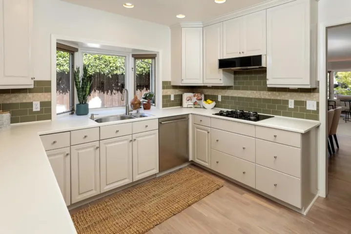 3242 South Court, Palo Alto, California 94306