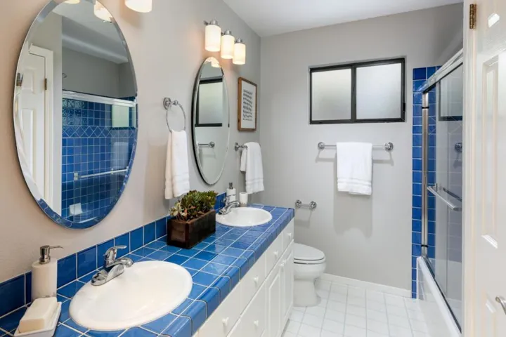 3242 South Court, Palo Alto, California 94306