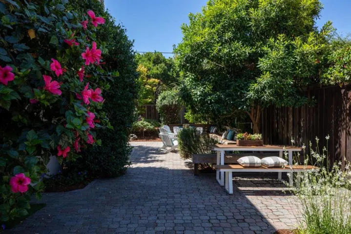 3242 South Court, Palo Alto, California 94306