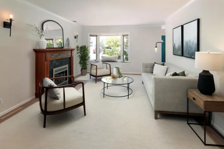 3242 South Court, Palo Alto, California 94306