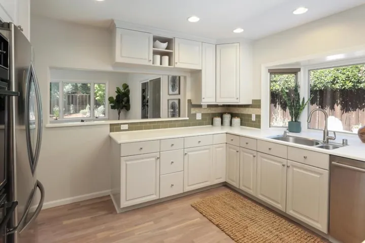 3242 South Court, Palo Alto, California 94306