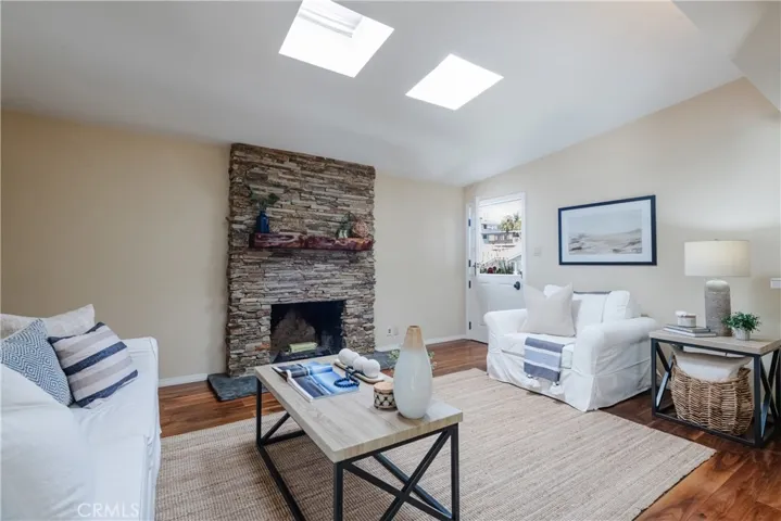 458 28th Street, Hermosa Beach, California 90254