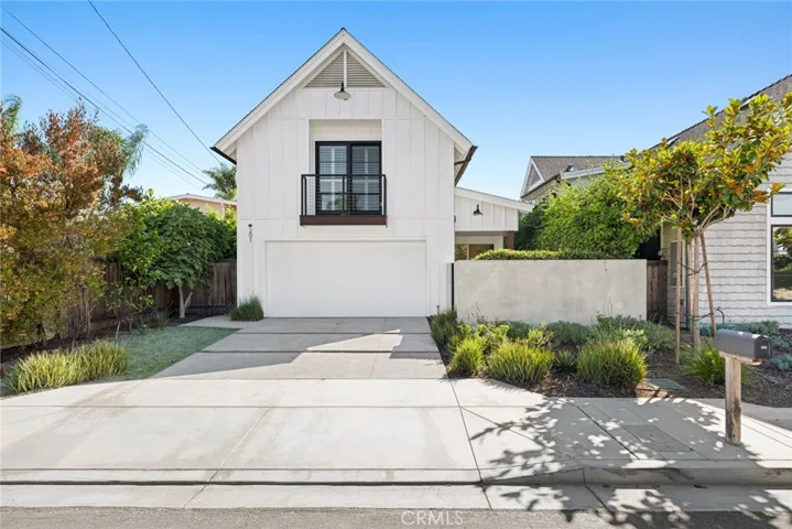 201 16th Place, Costa Mesa, California 92627