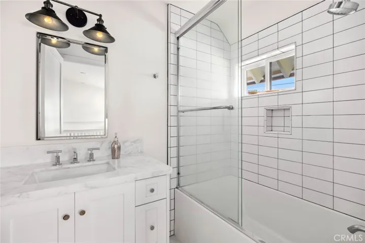 201 16th Place, Costa Mesa, California 92627