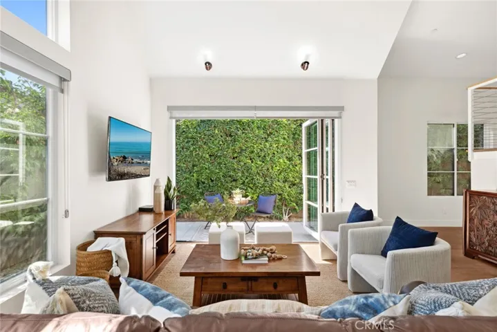 201 16th Place, Costa Mesa, California 92627