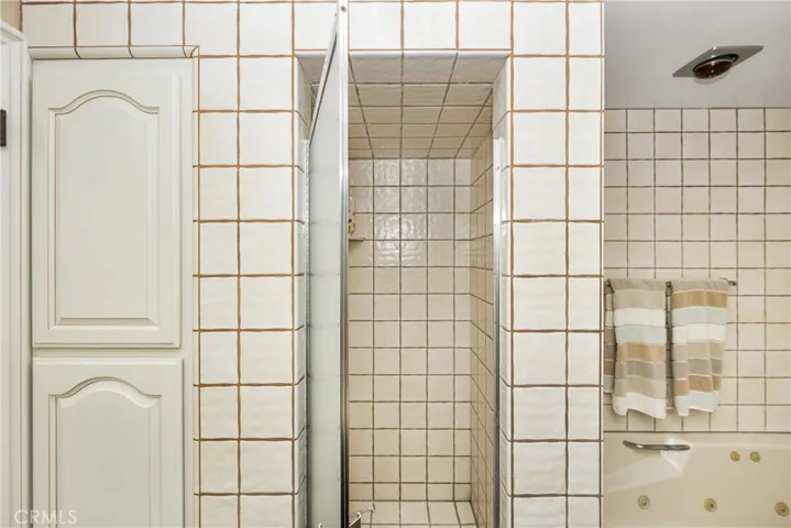 Hallway​​‌​​​​‌​​‌‌​​‌​​​‌‌​​​‌​​‌‌​​‌‌​​‌‌​​​​ Bath