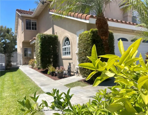 Plenty of well kept landscaping in the front yard!