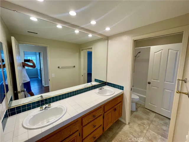 The secondary bathroom is very clean and has a NEW toilet.