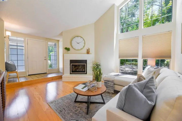 LIving room to entry