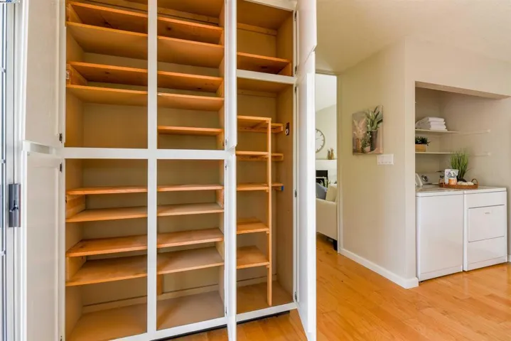 Kitchen pantry