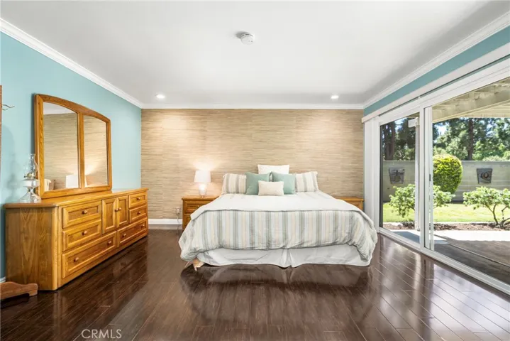Primary Suite, Sliding doors