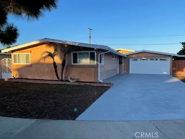 2216 Anaheim Avenue, Costa Mesa, California 92627