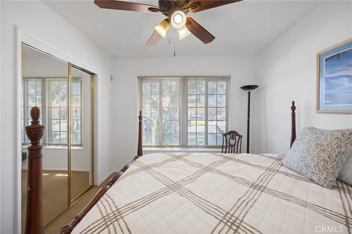 Also light and bright and with a ceiling fan.
