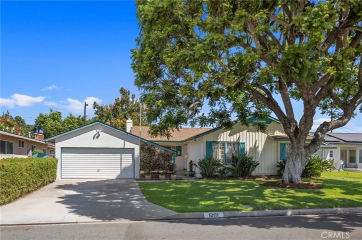 What a charming home in a lovely neighborhood.