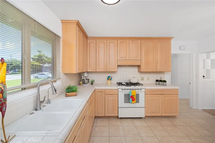 Bright kitchen window over the sink!