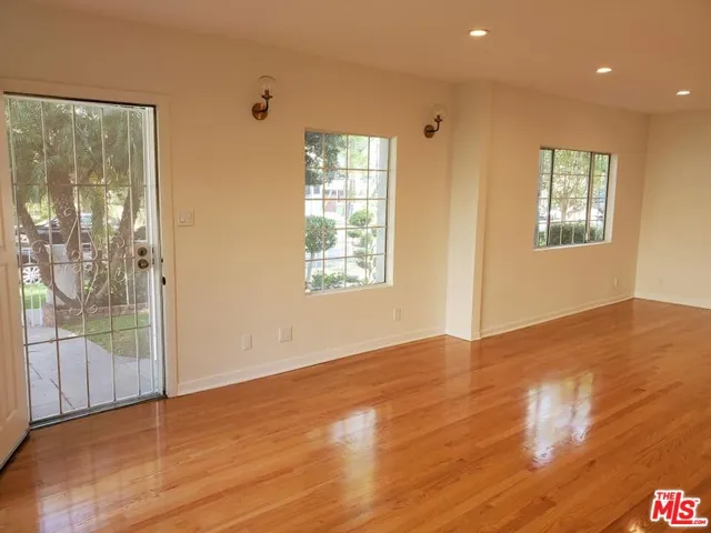 1037 S Longwood Avenue, Los Angeles, California 90019