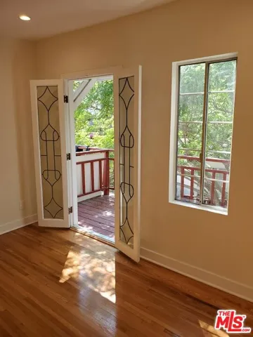 1037 S Longwood Avenue, Los Angeles, California 90019
