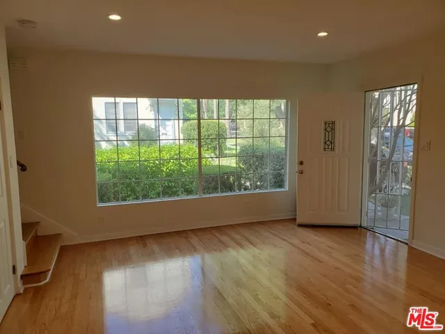 1037 S Longwood Avenue, Los Angeles, California 90019