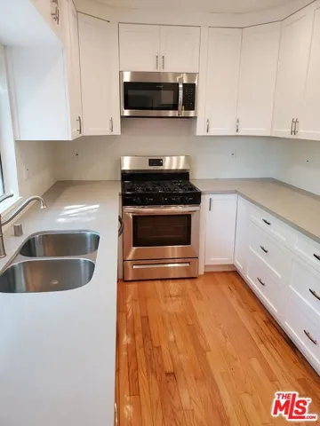 1037 S Longwood Avenue, Los Angeles, California 90019