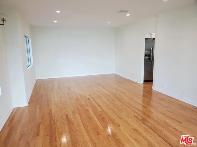 1037 S Longwood Avenue, Los Angeles, California 90019