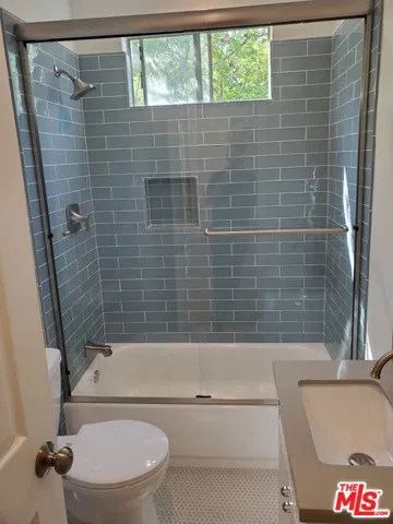1037 S Longwood Avenue, Los Angeles, California 90019