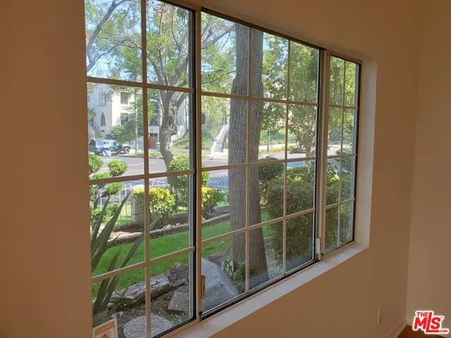 1037 S Longwood Avenue, Los Angeles, California 90019