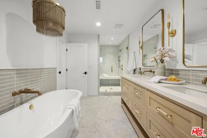 19722 Rumford Lane, Huntington Beach, California 92646