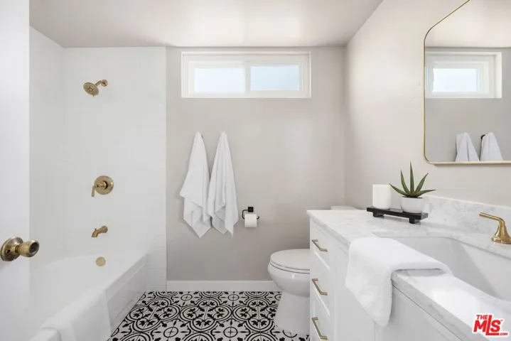 19722 Rumford Lane, Huntington Beach, California 92646