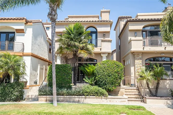 411 21st Street, Huntington Beach, California 92648