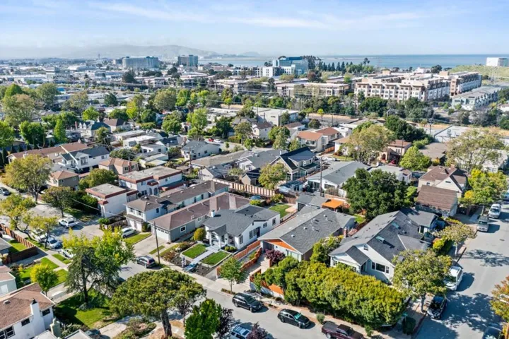 930 Laguna Avenue, Burlingame, California 94010