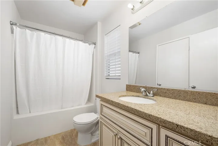 Upstairs Jack-n-Jill Bathroom