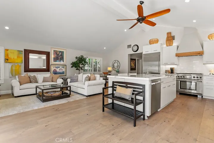409 Poinsettia Avenue, Corona Del Mar, California 92625