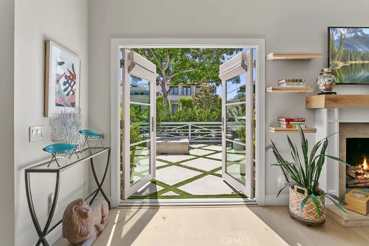 409 Poinsettia Avenue, Corona Del Mar, California 92625