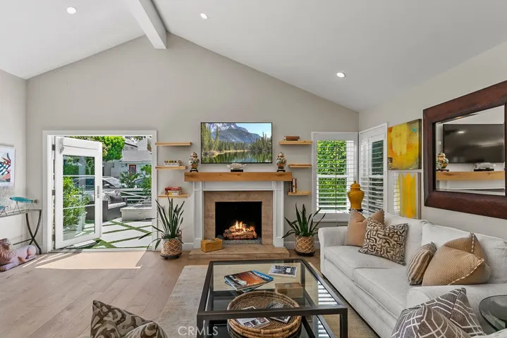 409 Poinsettia Avenue, Corona Del Mar, California 92625