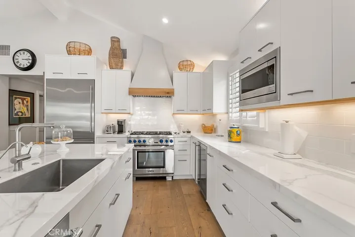 409 Poinsettia Avenue, Corona Del Mar, California 92625