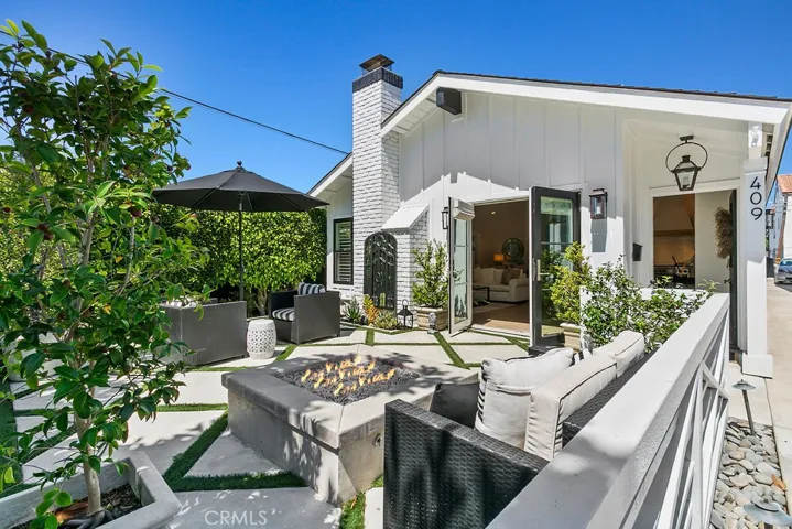 409 Poinsettia Avenue, Corona Del Mar, California 92625
