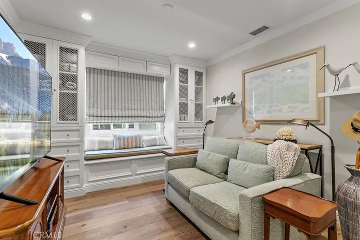 409 Poinsettia Avenue, Corona Del Mar, California 92625