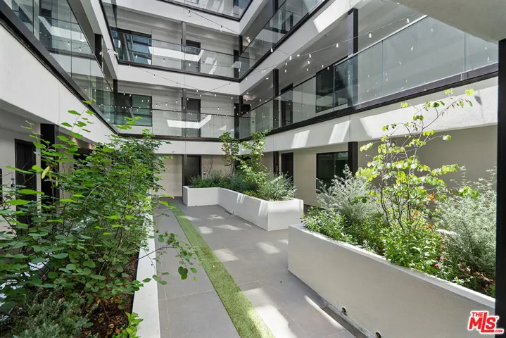 321 S Oxford Avenue 607, Los Angeles, California 90010
