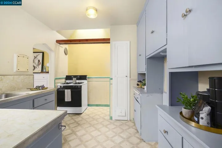 2030 Rivera Street, San Francisco, California 94116-1717